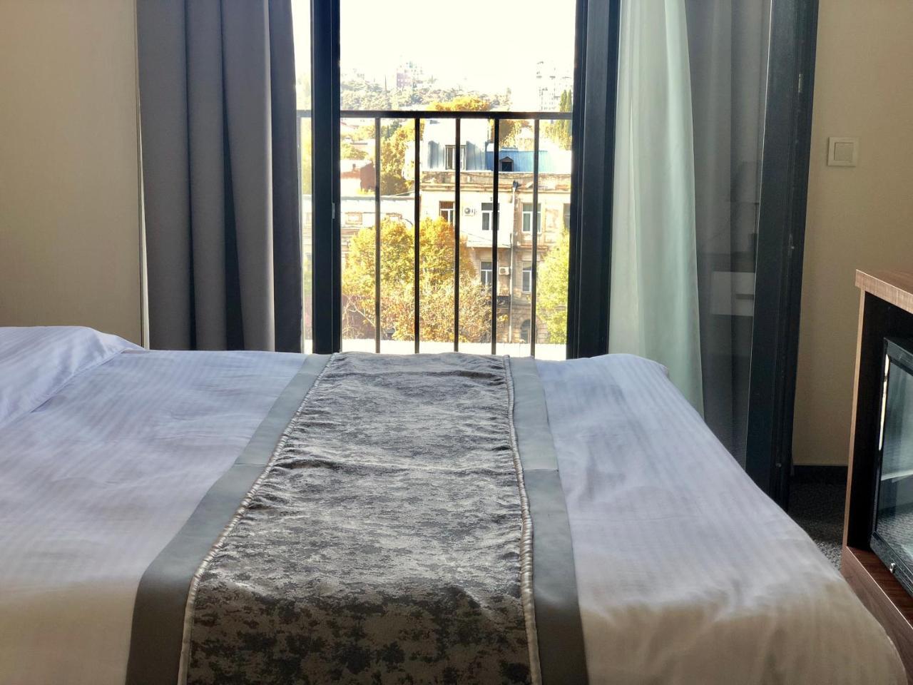 Tbili Hotel Тбилиси Экстерьер фото