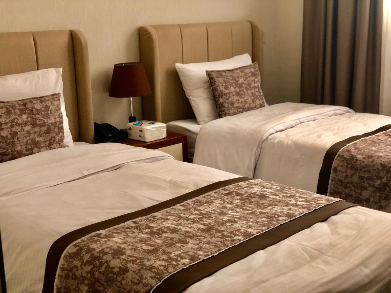 Tbili Hotel Тбилиси Экстерьер фото
