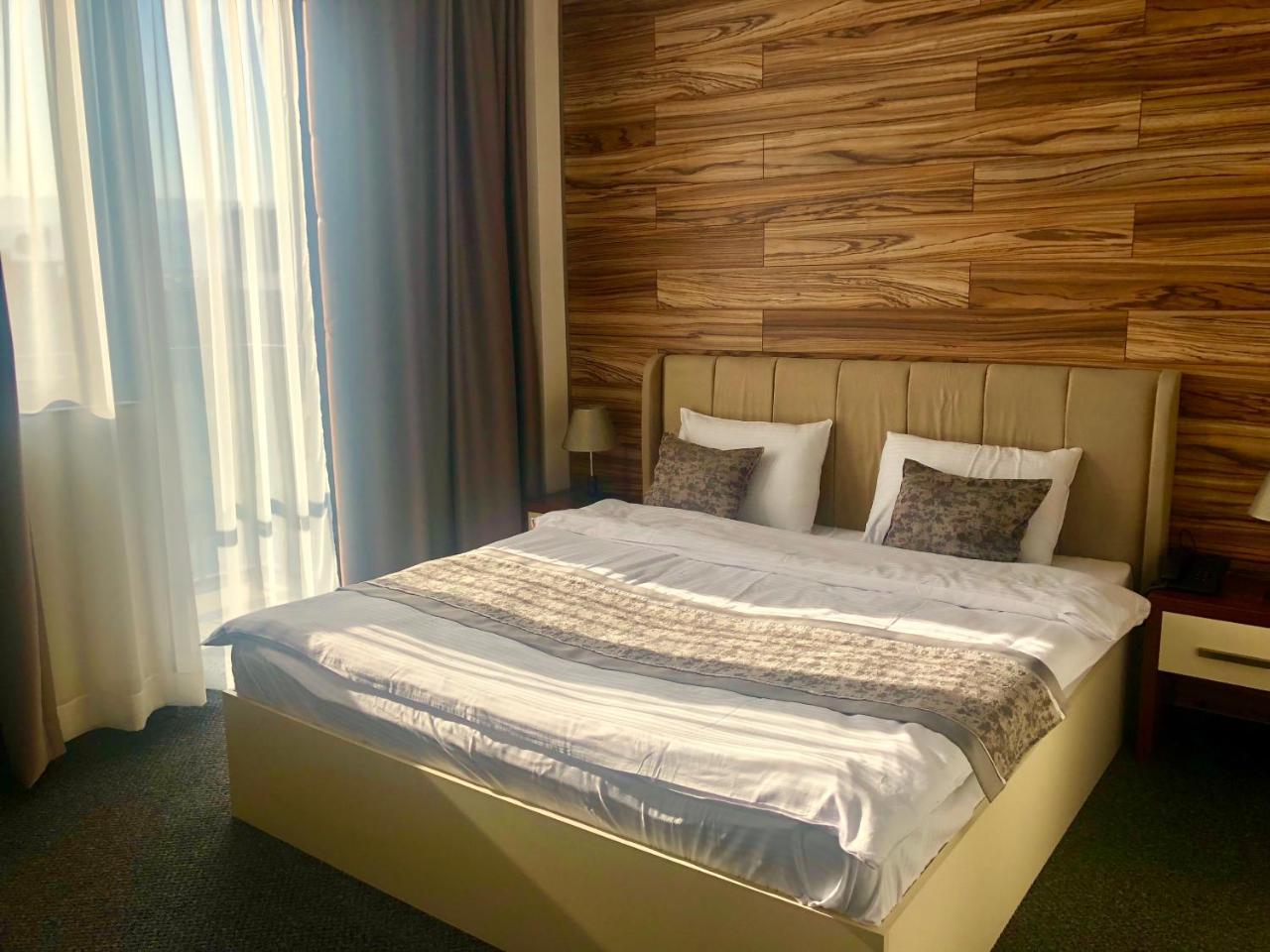 Tbili Hotel Тбилиси Экстерьер фото