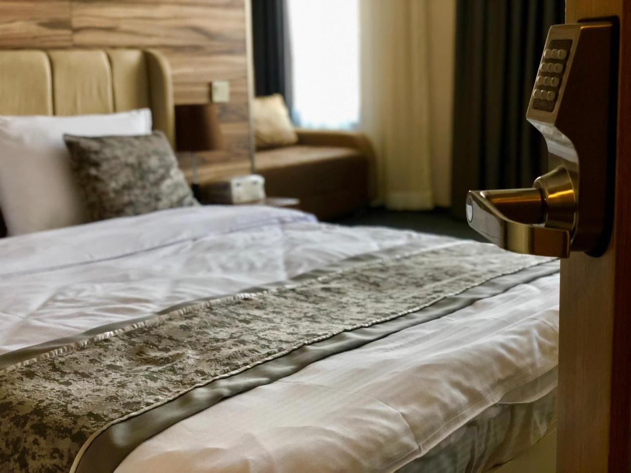 Tbili Hotel Тбилиси Экстерьер фото