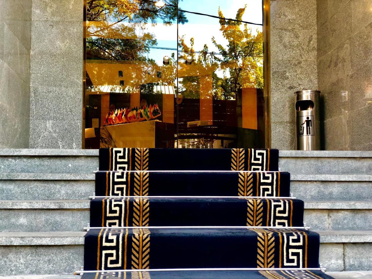 Tbili Hotel Тбилиси Экстерьер фото