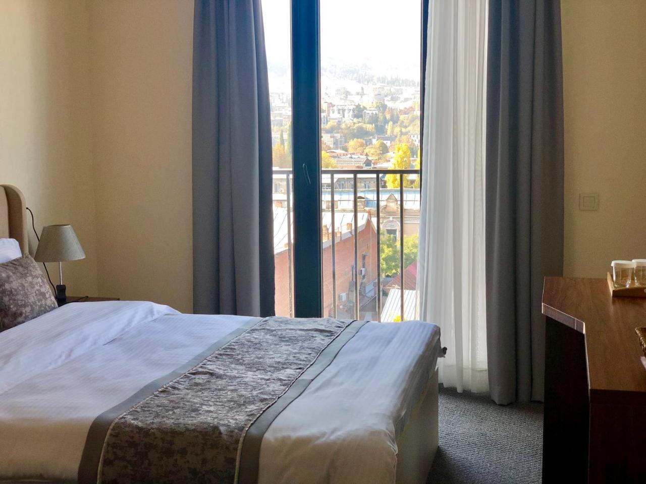 Tbili Hotel Тбилиси Экстерьер фото