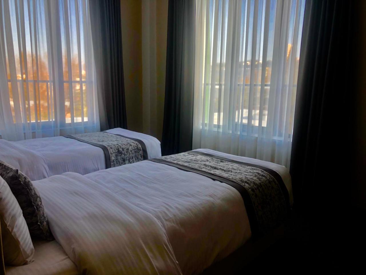 Tbili Hotel Тбилиси Экстерьер фото