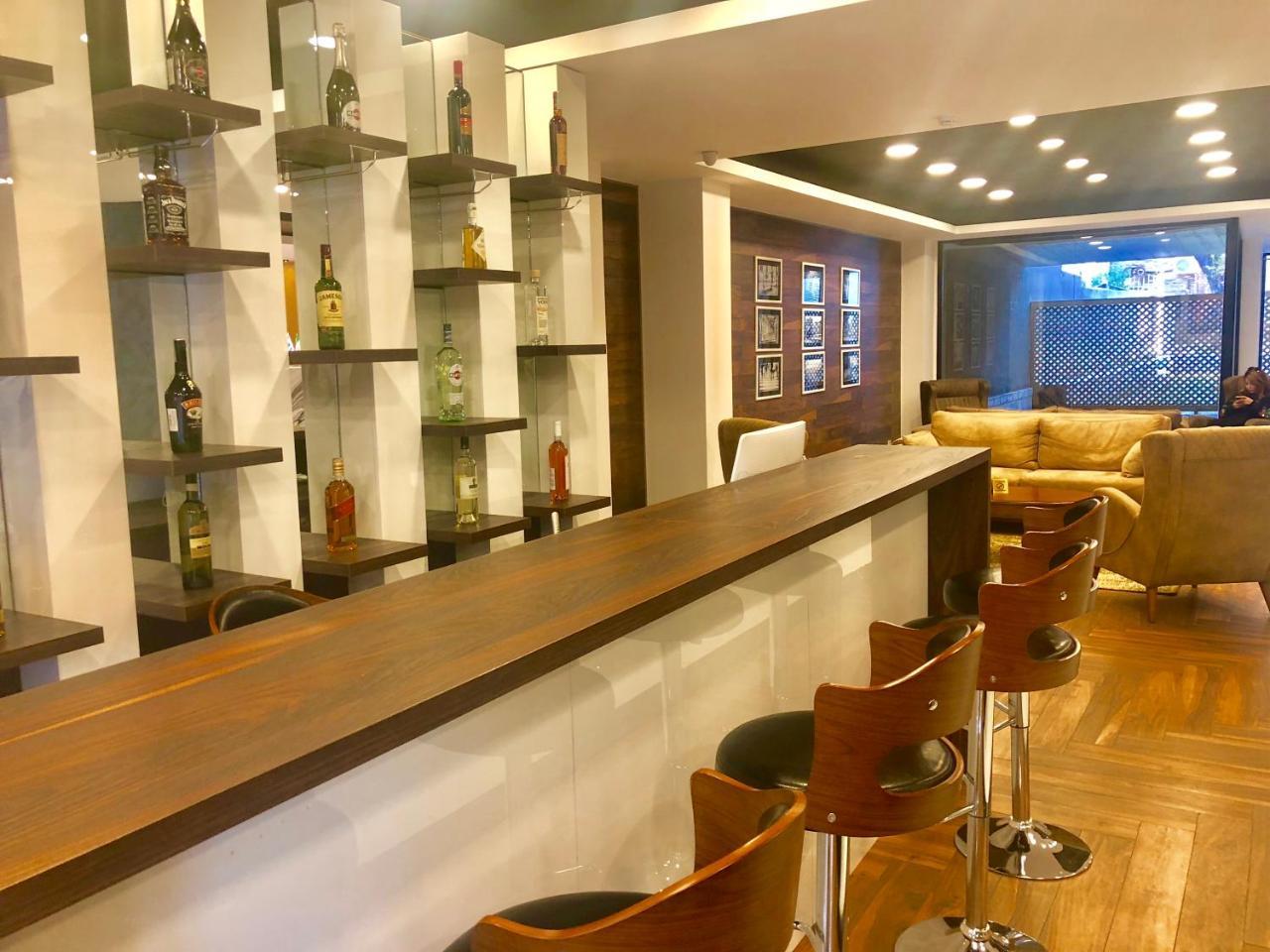 Tbili Hotel Тбилиси Экстерьер фото