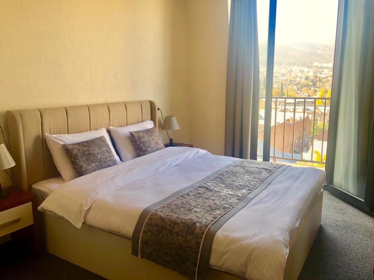 Tbili Hotel Тбилиси Экстерьер фото