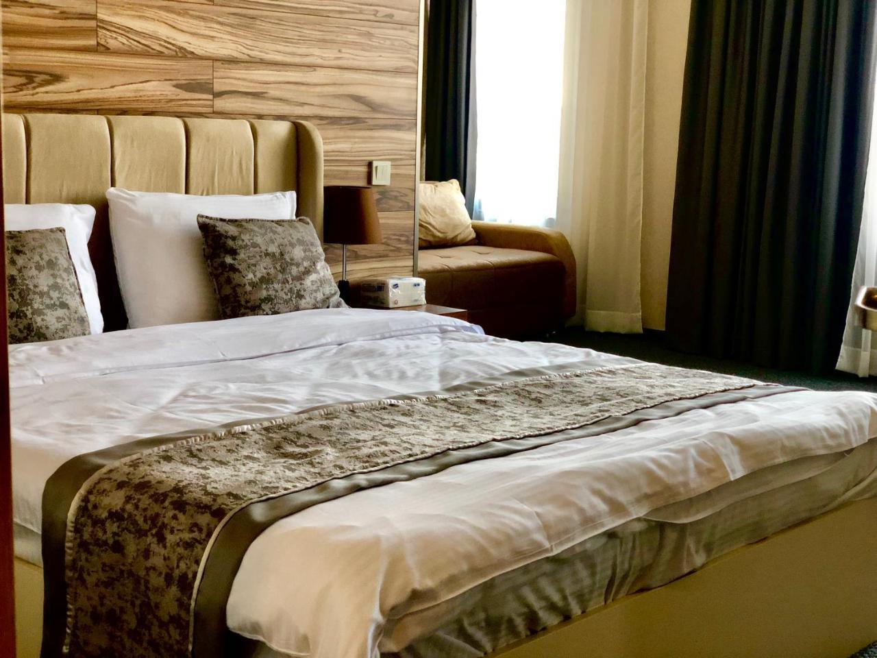 Tbili Hotel Тбилиси Экстерьер фото